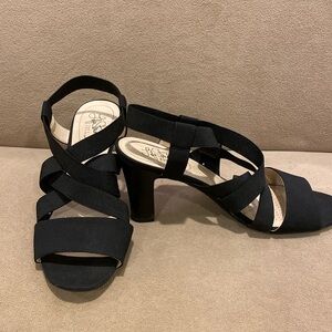 Lifestride Charlotte black strappy 3 inch heel sandals size 9.5 excellent used